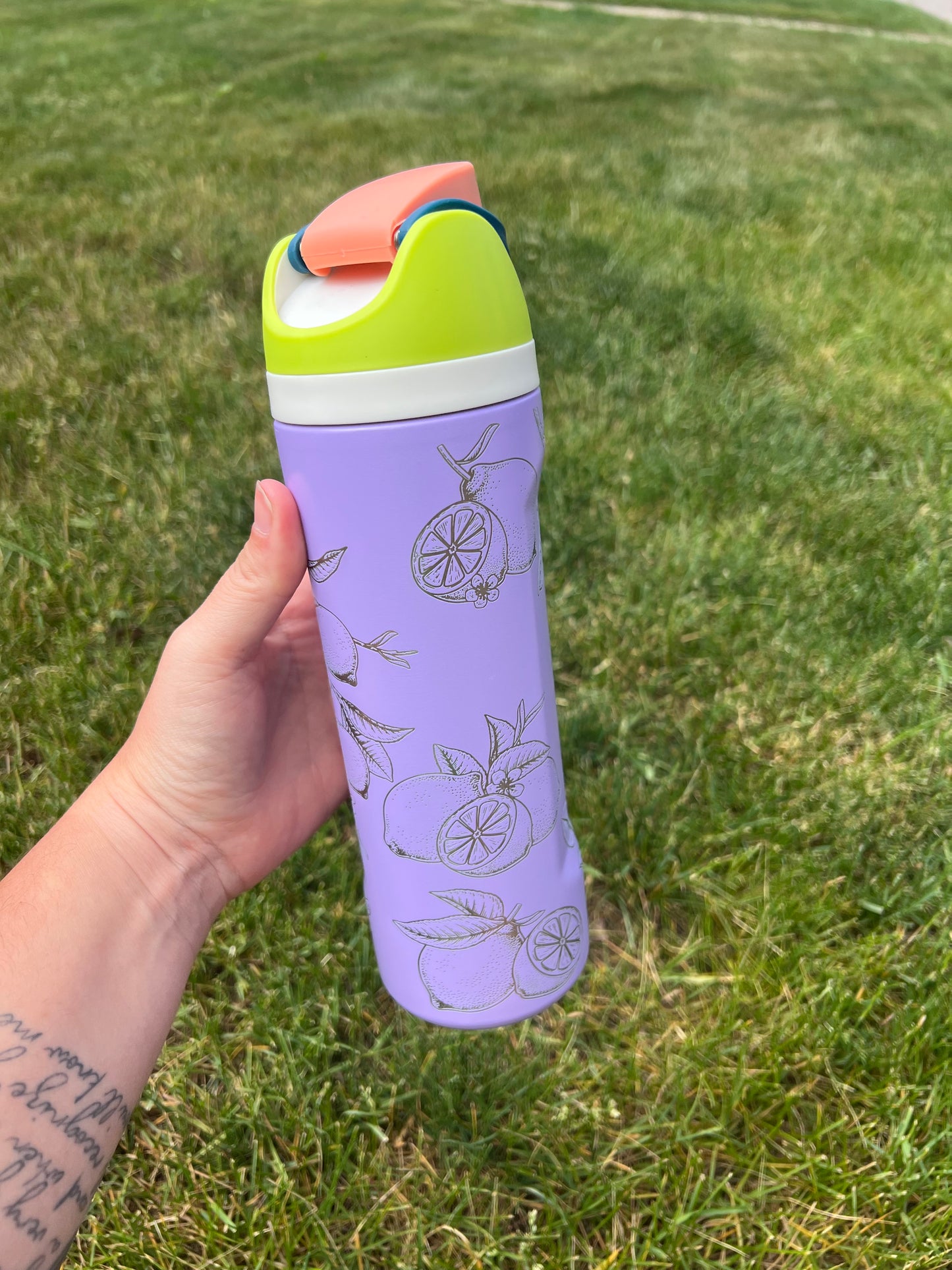 24oz Dupe Owala (Lemons)